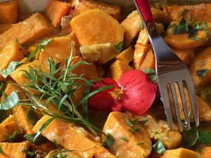 Süsskartoffeln mit Blüten